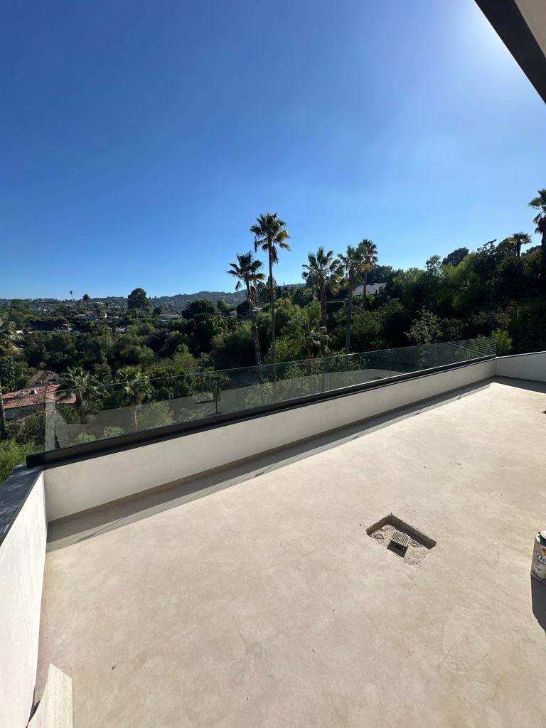Frameless glass guard rail on balcony
